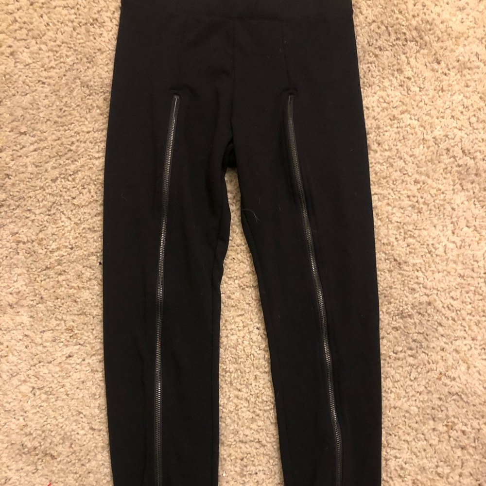 High waist leggings with zipper down the leg